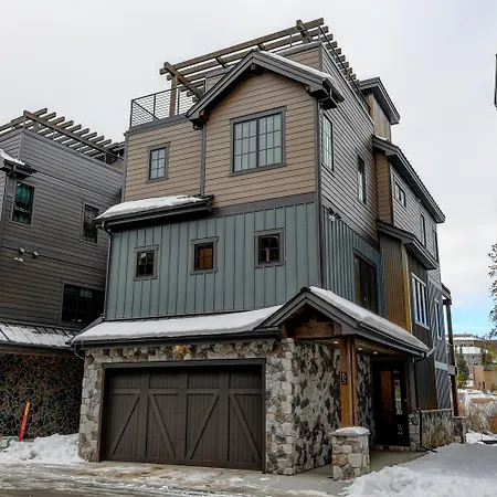 New Luxury Villa 85 / Hot Tub / Rooftop Lounge / Views / Best Price- $500 Free Activities Daily